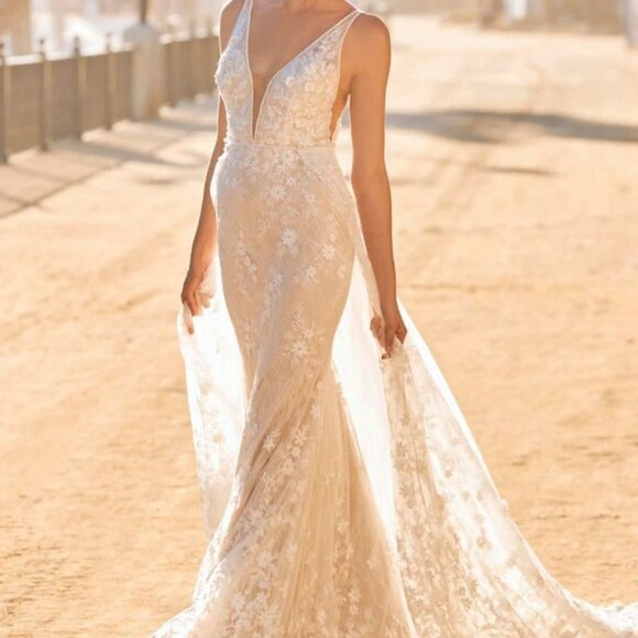 Pronovias Dresses & Skirts - Pronovias Marli Wedding dress